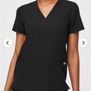 COPY - FIGS Casma Three Pocket Top